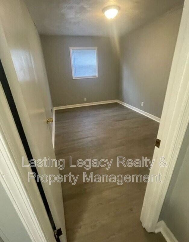 1130 Conley St #B - Photo 3 of 12