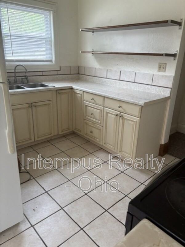 43 Manchester Ave - Photo 2 of 5