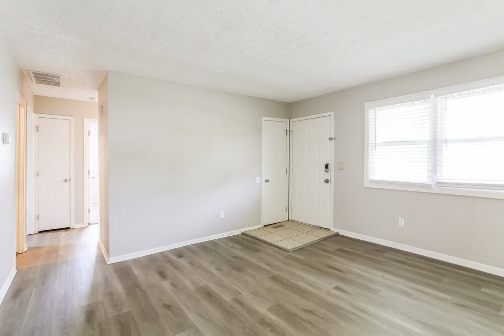 6615 Cedar Ct W - Photo 5 of 16