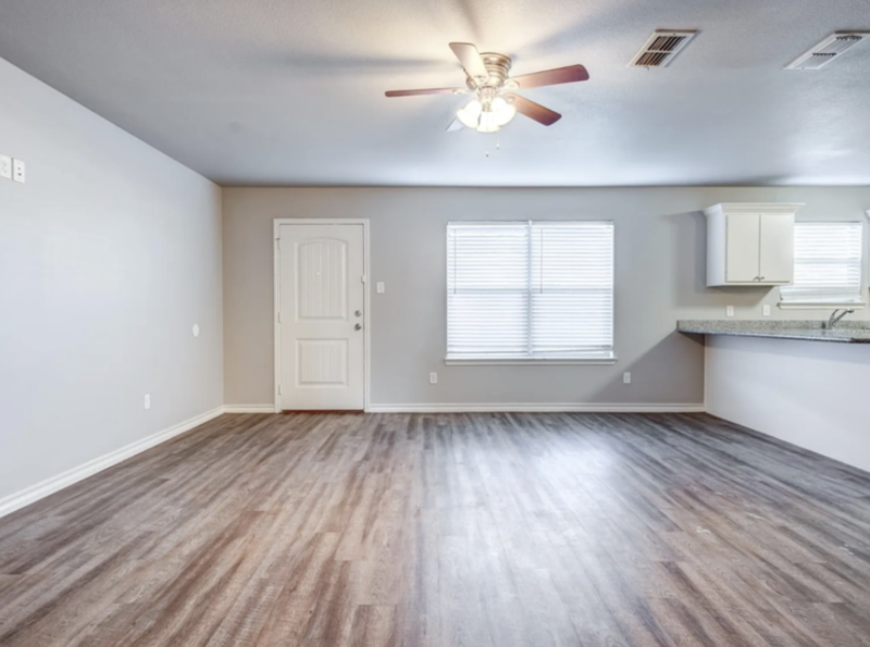 3414 Itasca St - Photo 2 of 2