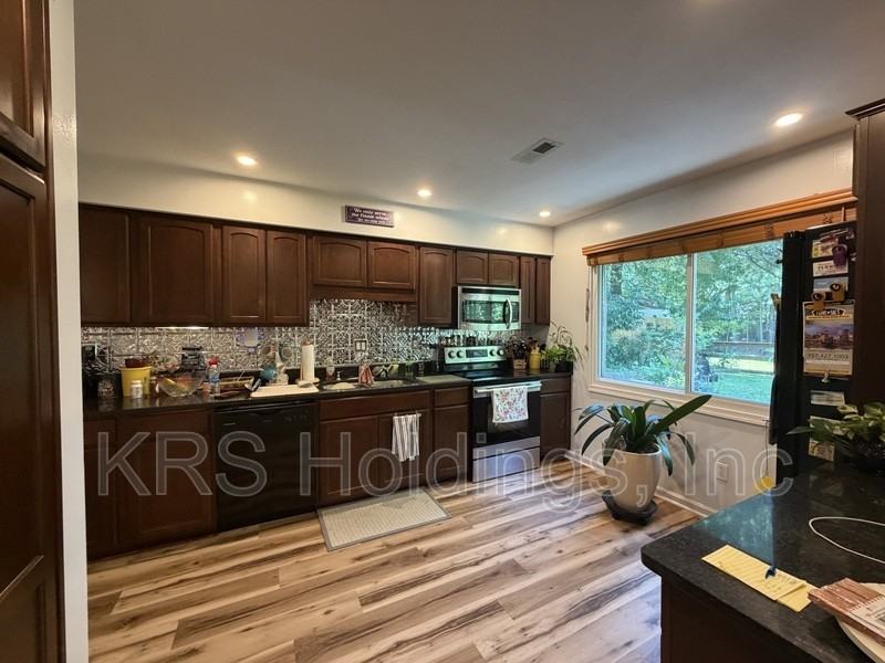 3877 Sherman Oaks Ave - Photo 2 of 15