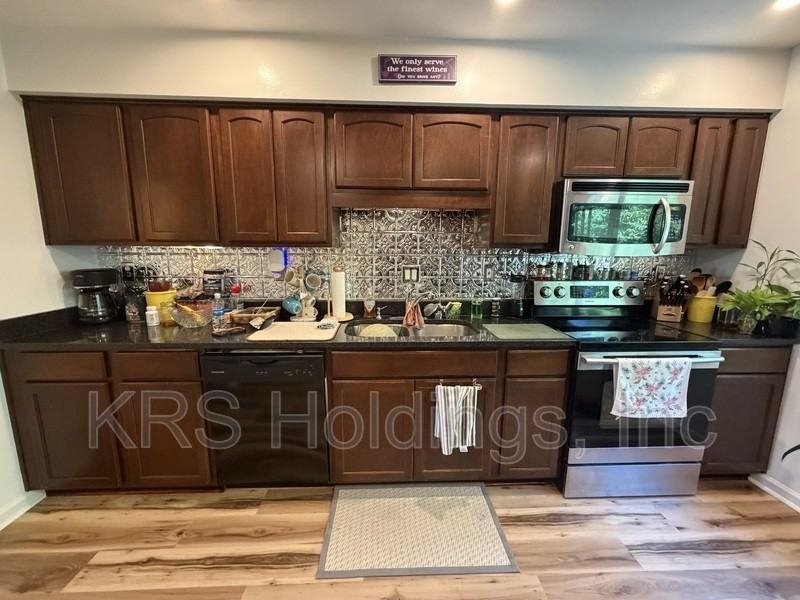 3877 Sherman Oaks Ave - Photo 3 of 15