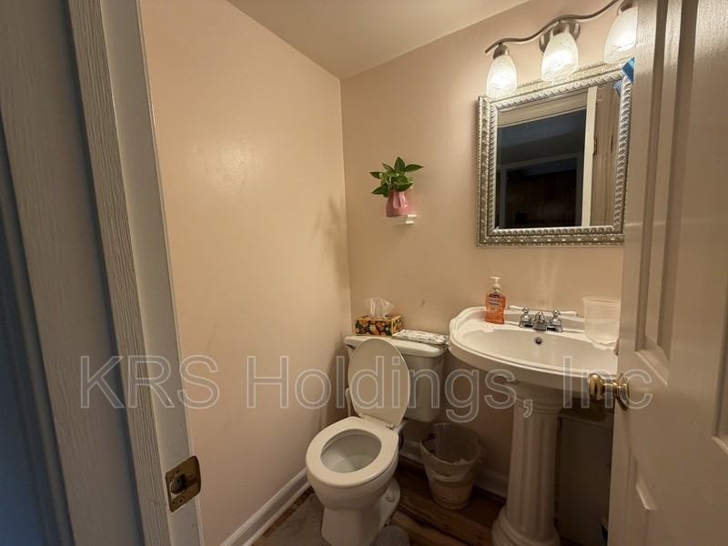 3877 Sherman Oaks Ave - Photo 5 of 15
