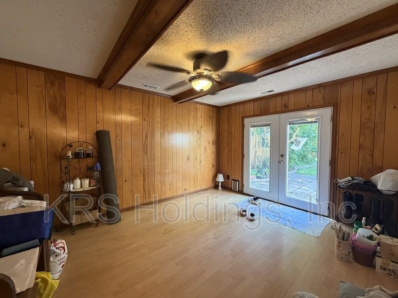 3877 Sherman Oaks Ave - Photo 6 of 15