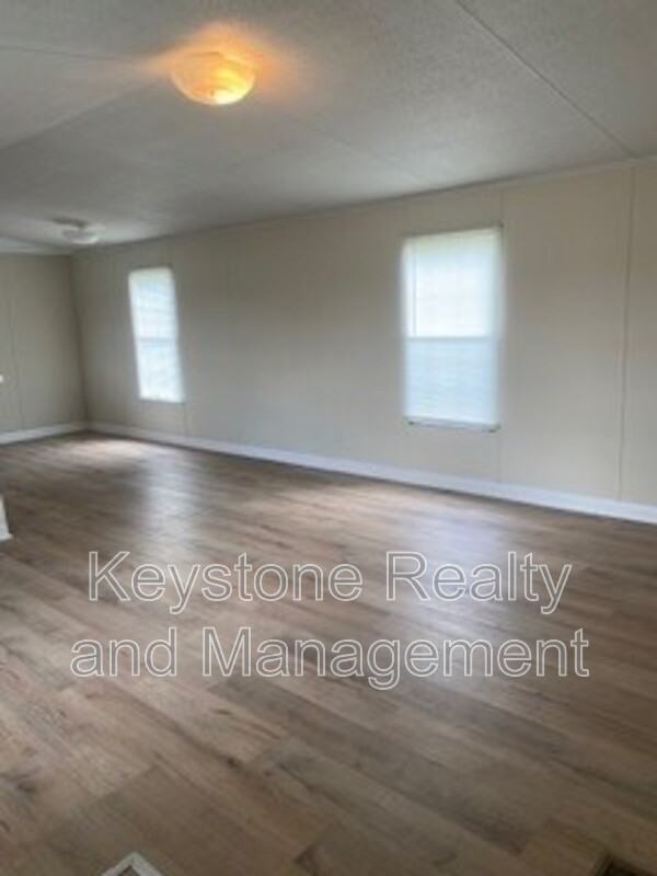 141 Mace Ln - Photo 2 of 10