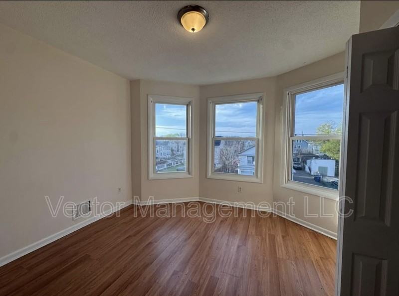 34 Wolcott St - Photo 3 of 13