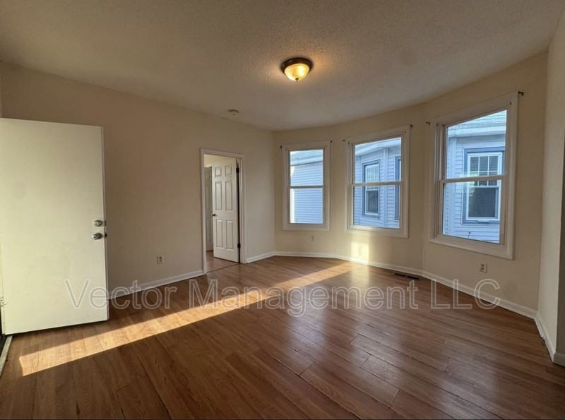 34 Wolcott St - Photo 4 of 13