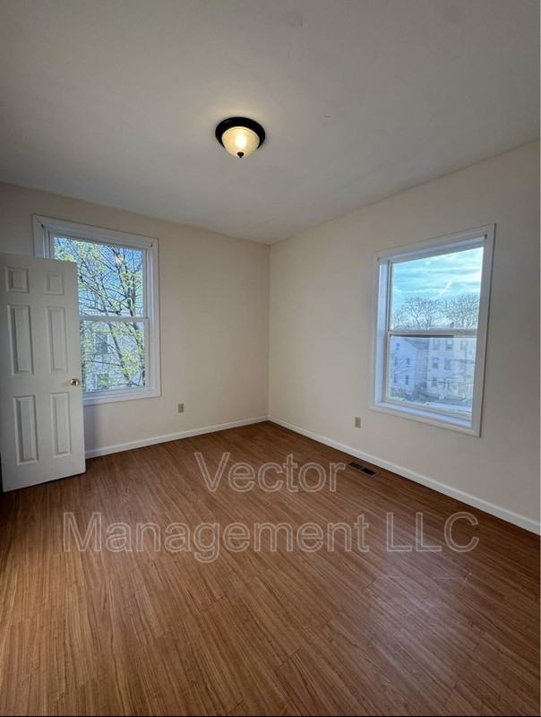 34 Wolcott St - Photo 5 of 13