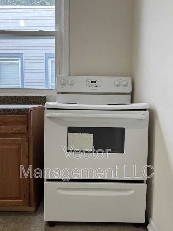 34 Wolcott St - Photo 6 of 13