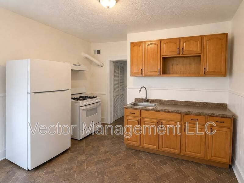 116 Rennell St - Photo 2 of 10