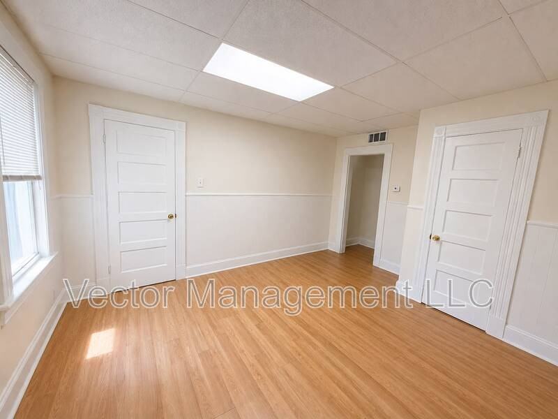 116 Rennell St - Photo 3 of 10