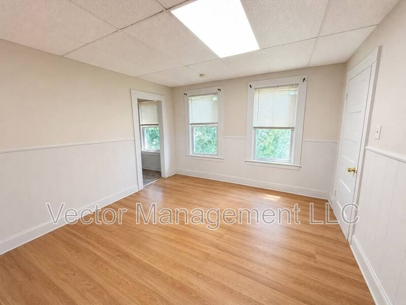 116 Rennell St - Photo 4 of 10