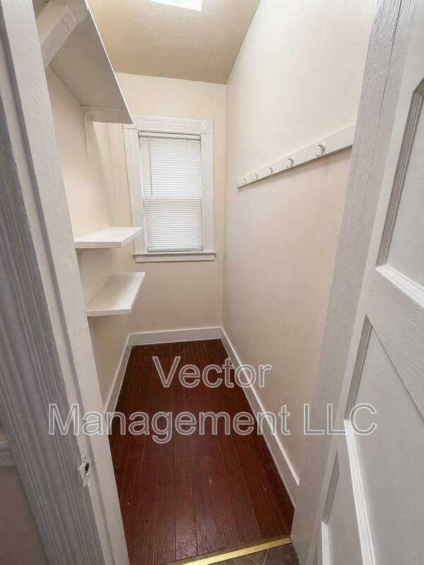 116 Rennell St - Photo 7 of 10