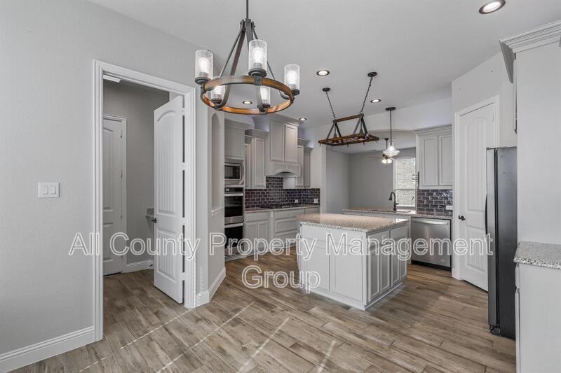 15105 Stargazer Dr - Photo 3 of 18