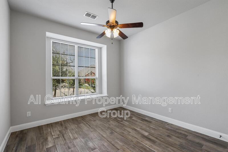 15105 Stargazer Dr - Photo 4 of 18