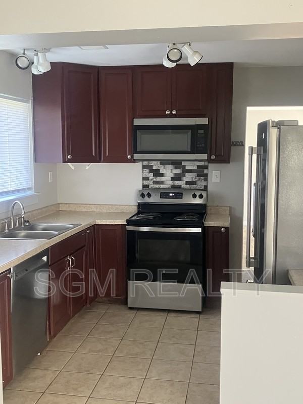 104 Williams St - Photo 2 of 8