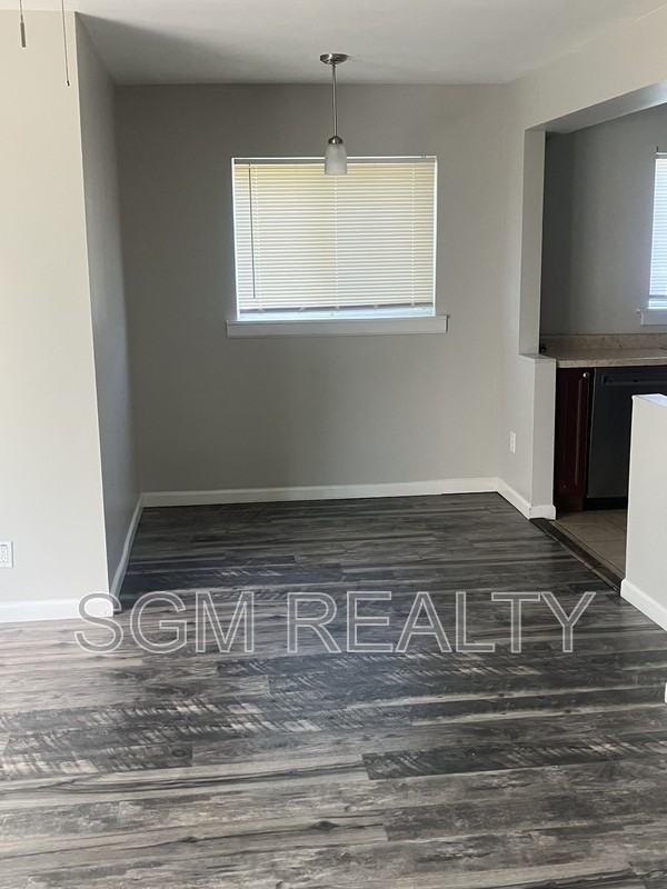 104 Williams St - Photo 4 of 8