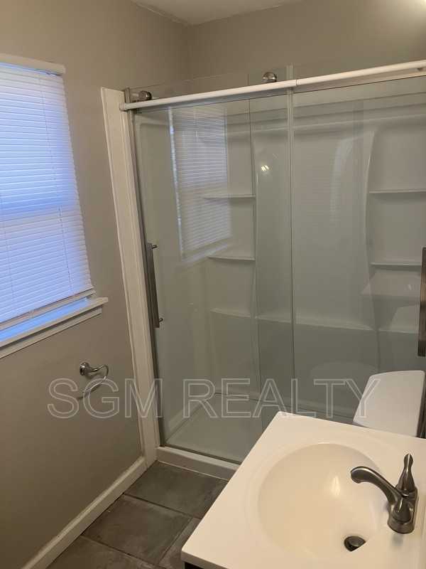 104 Williams St - Photo 5 of 8