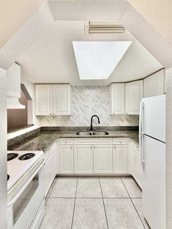 4725 39th Ave N - Photo 5 of 32