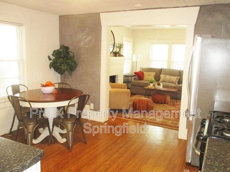 1069 S Broadway Ave - Photo 4 of 20