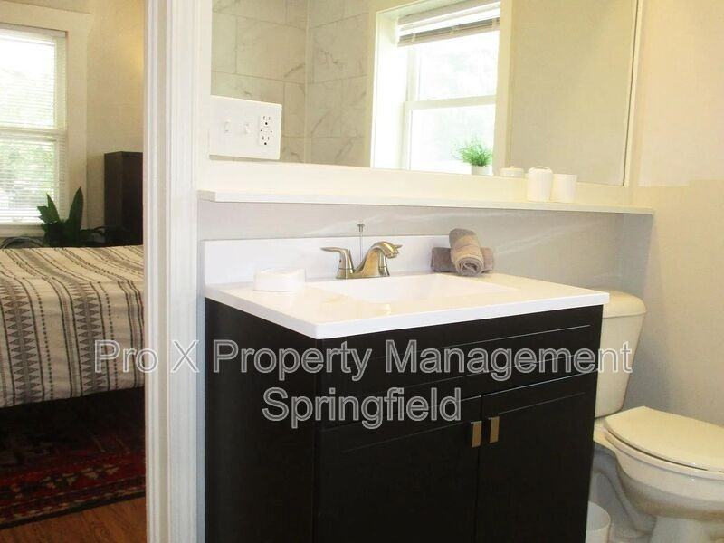 1069 S Broadway Ave - Photo 6 of 20