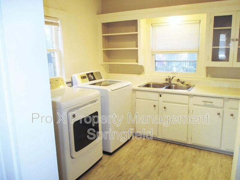 1069 S Broadway Ave - Photo 7 of 20