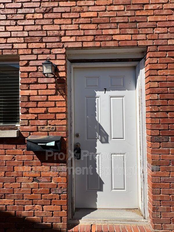 2943 E University St #7 - Photo 2 of 11