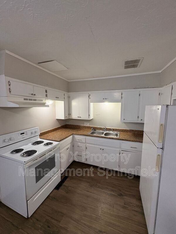 2943 E University St #7 - Photo 4 of 11