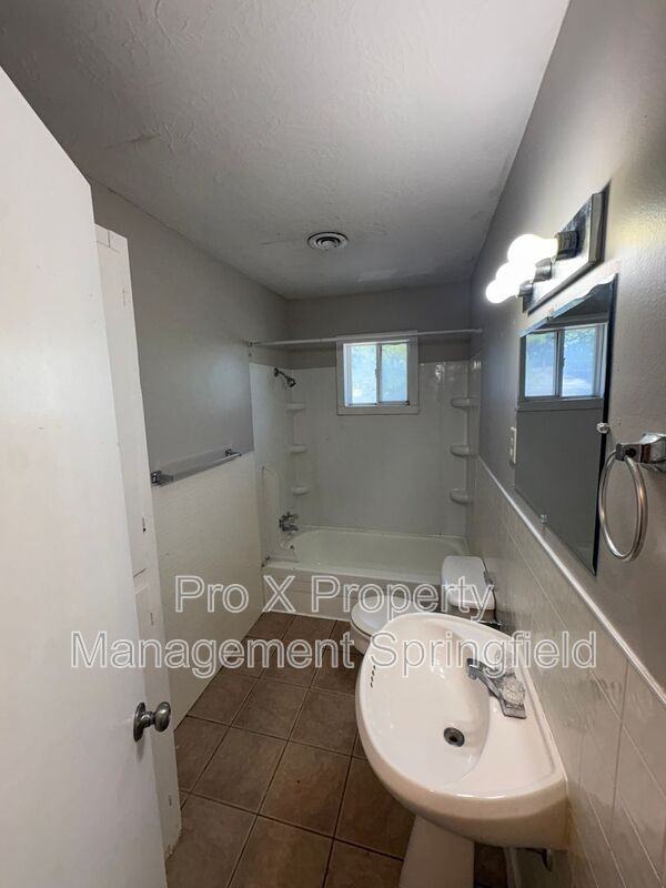 2943 E University St #7 - Photo 6 of 11