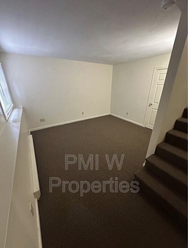 210 Pine St #15 - Photo 4 of 10