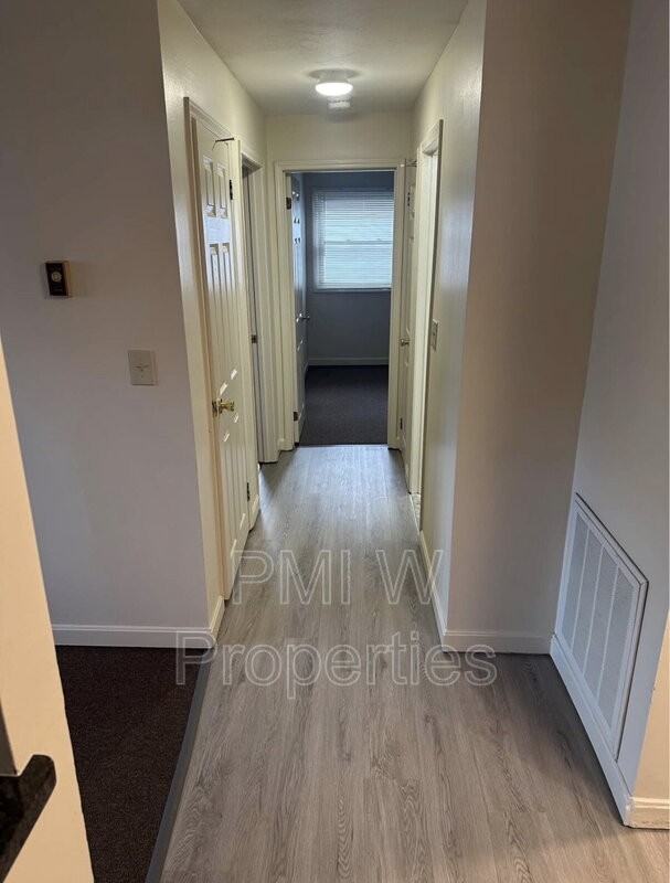 210 Pine St #15 - Photo 6 of 10