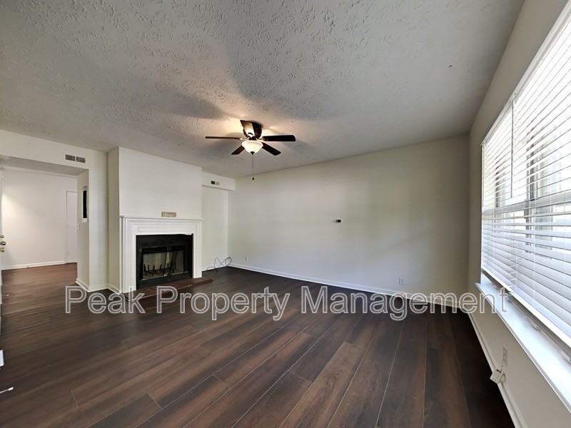 1012 Patio Dr - Photo 3 of 14