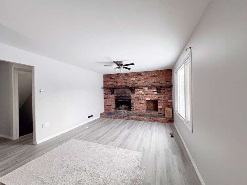 11415 90 St Nw - Photo 3 of 21