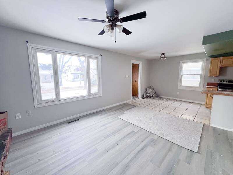 11415 90 St Nw - Photo 5 of 21