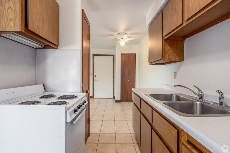 1138 E Walnut St - Photo 6 of 20