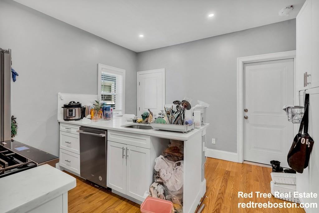55 Saxton St #1 - Photo 3 of 28