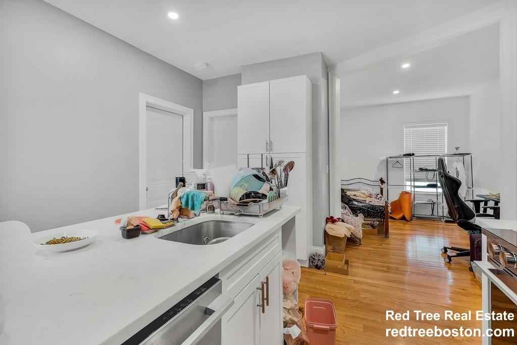 55 Saxton St #1 - Photo 4 of 28