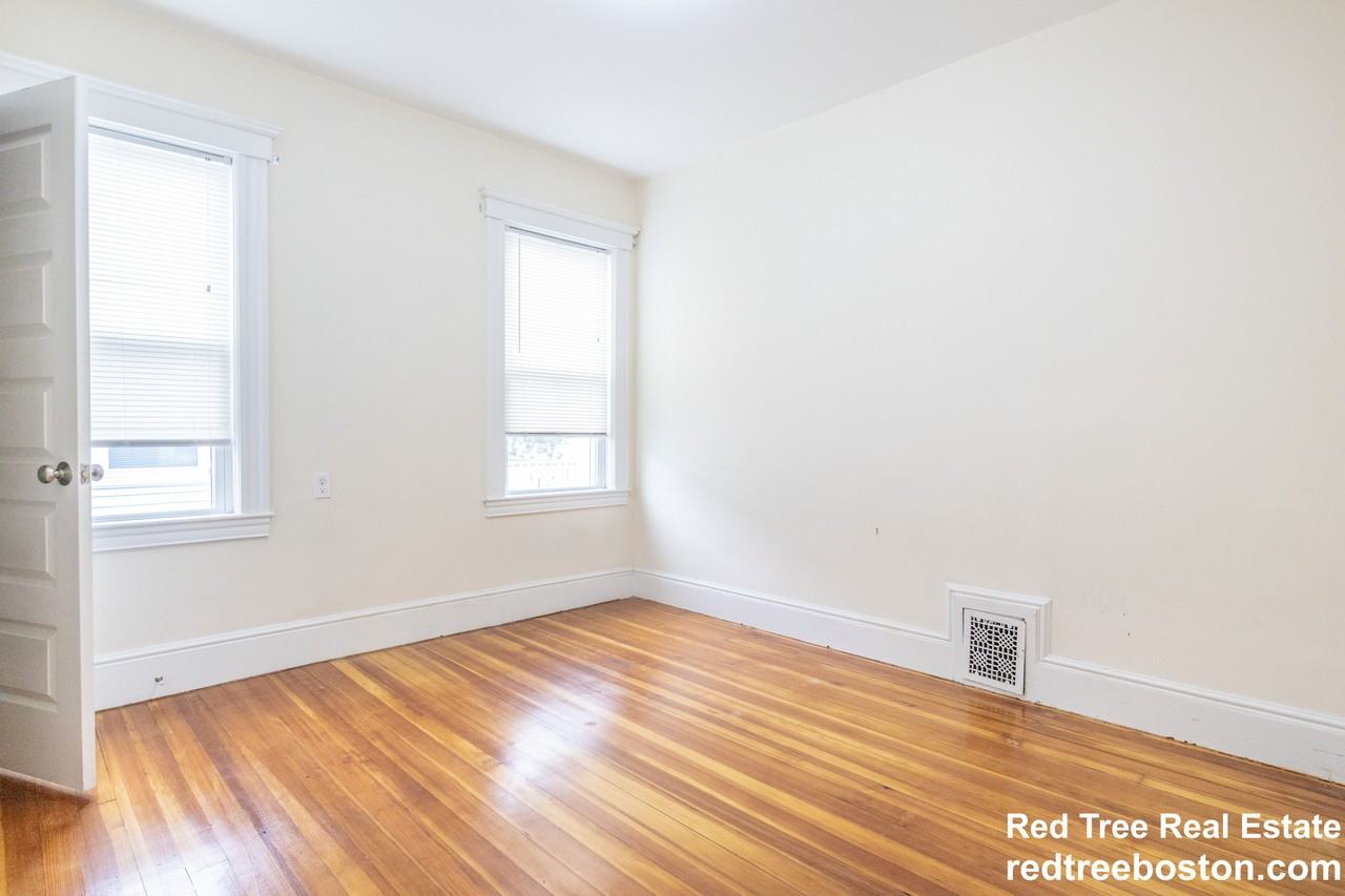 79 Saxton St #3 - Photo 2 of 21
