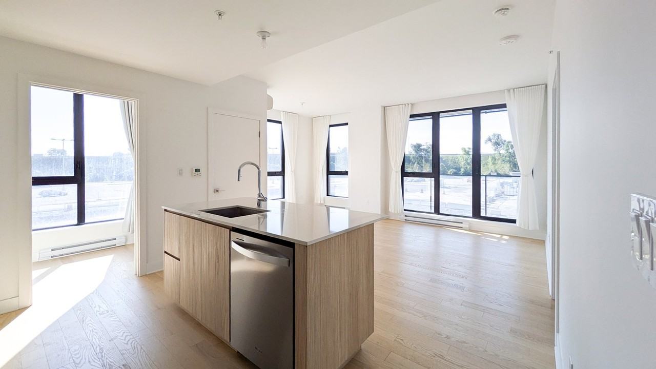 Rue Rue Marie-Charles-Le Moyne #224 - Photo 2 of 23