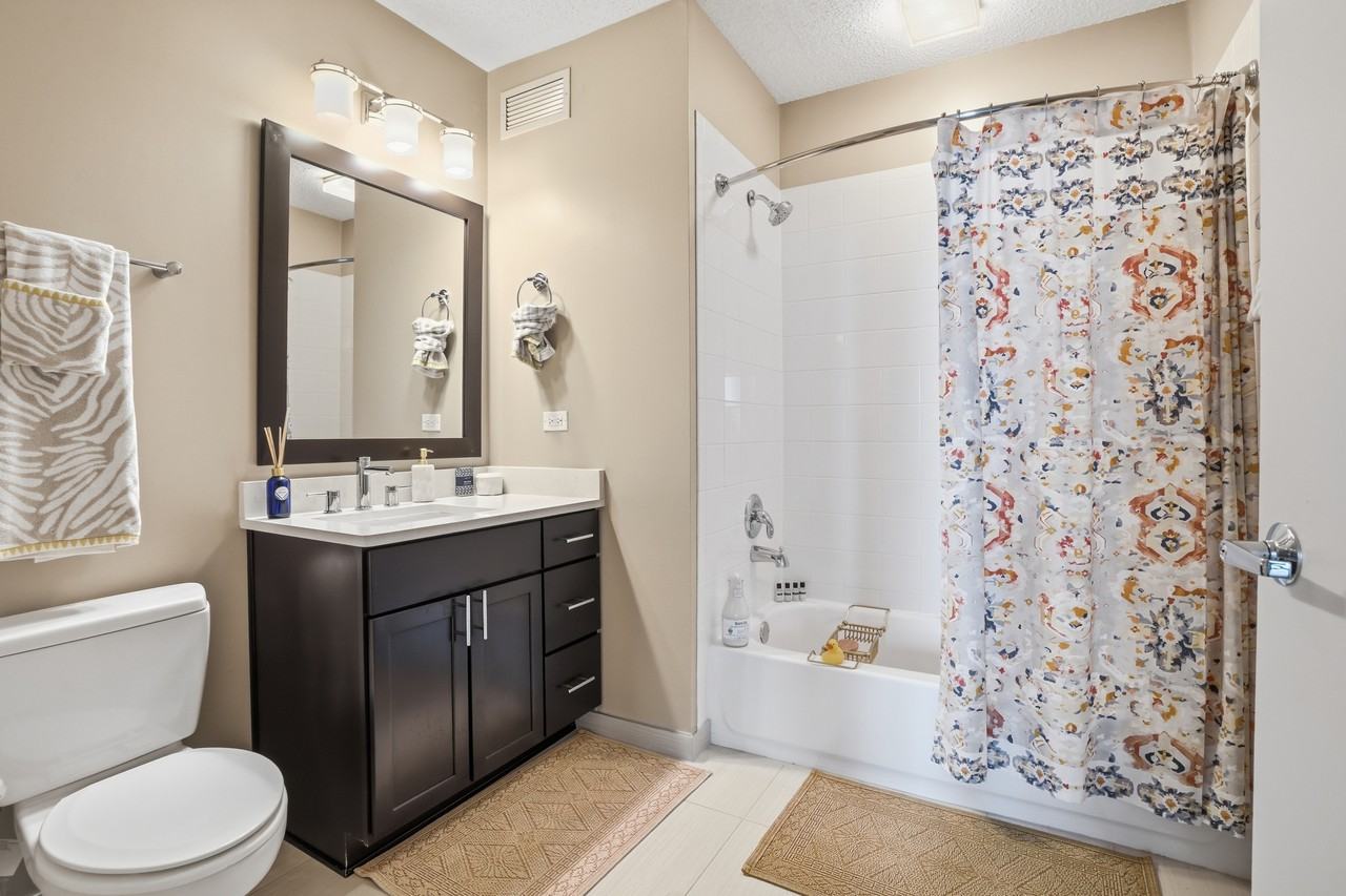 355 E Ohio St - Photo 3 of 32