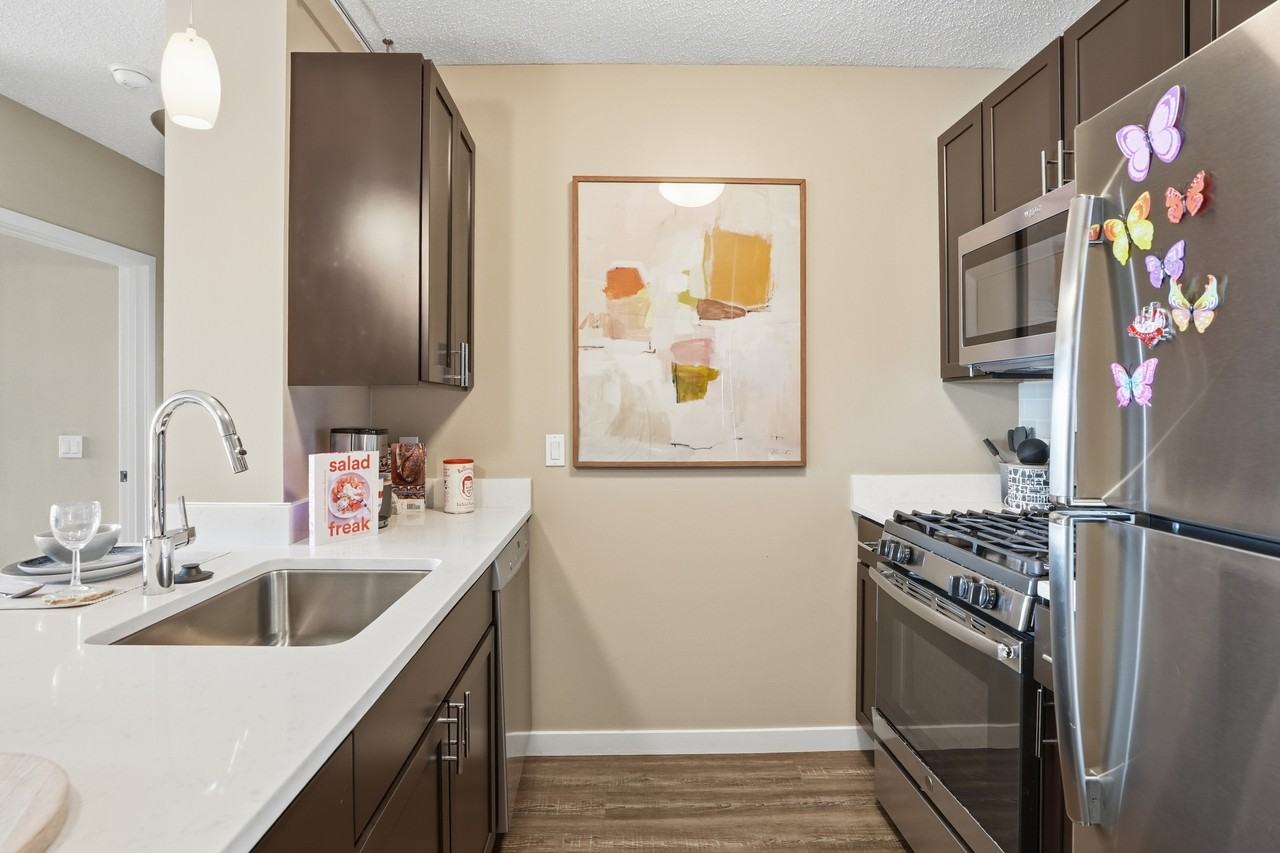 355 E Ohio St - Photo 6 of 32