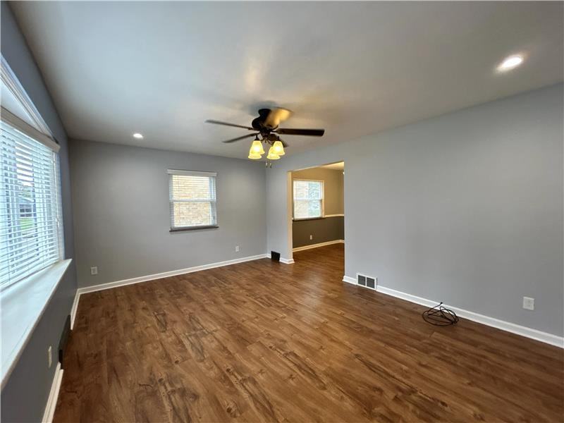 925 Oxford Blvd - Photo 3 of 16