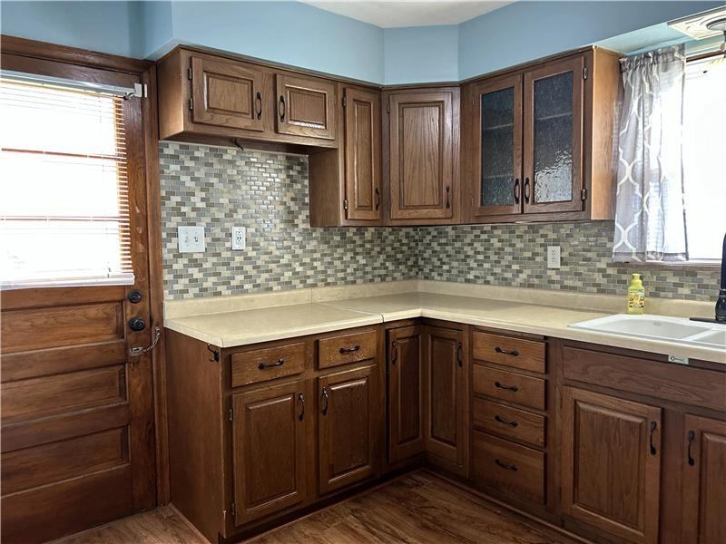 925 Oxford Blvd - Photo 4 of 16