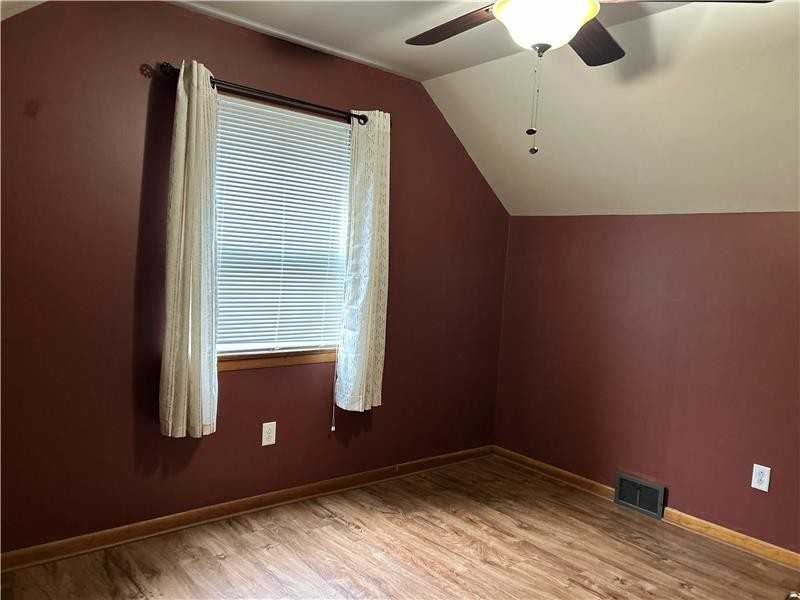 925 Oxford Blvd - Photo 7 of 16