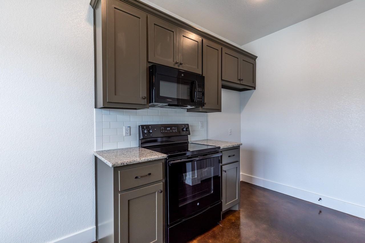 604 Washington St - Photo 6 of 16
