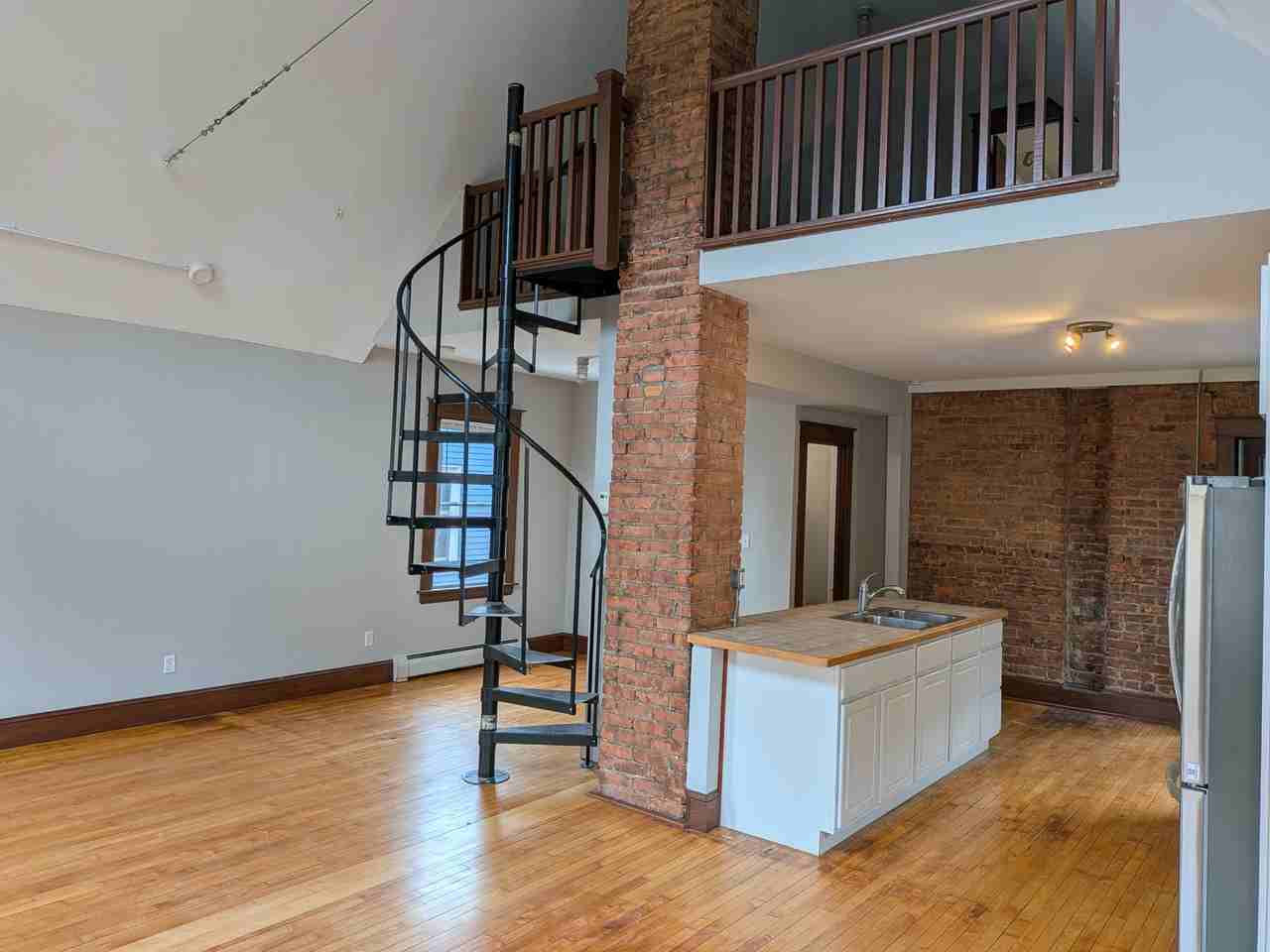 1014 Kenilworth Ave #4 - Photo 6 of 7