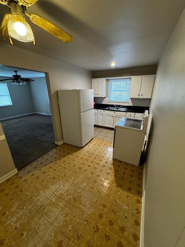 1921 W Grand Ave #1 - Photo 6 of 7