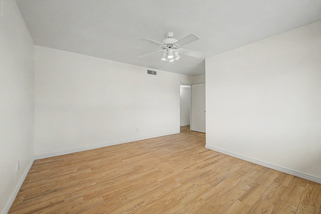 3922 E Sahuaro Dr - Photo 4 of 22