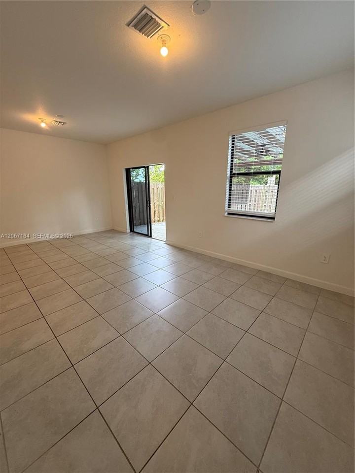 24608 Sw 119th Pl - Photo 7 of 22