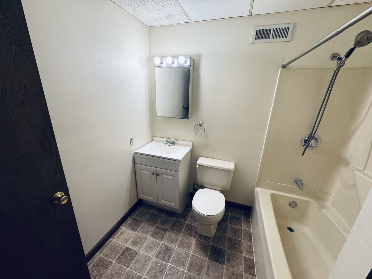 225 W Jefferson St #9 - Photo 2 of 10